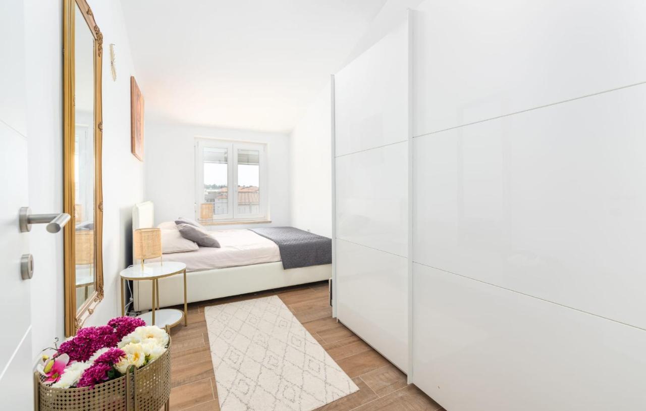 Apartment Lux - Sea View, Near The Beach And Center Apartment