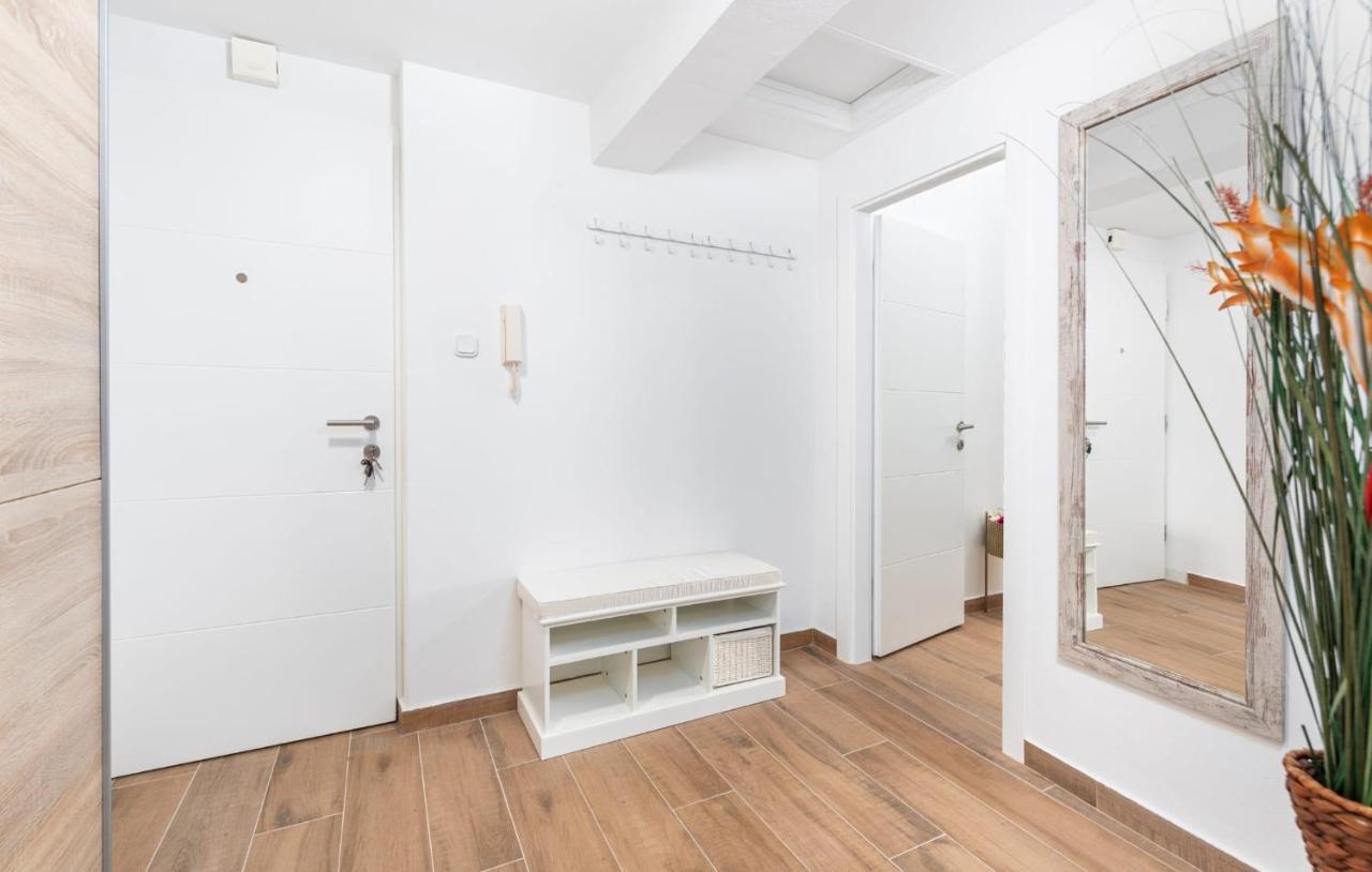 Apartment Lux - Sea View, Near The Beach And Center Apartment Poreč